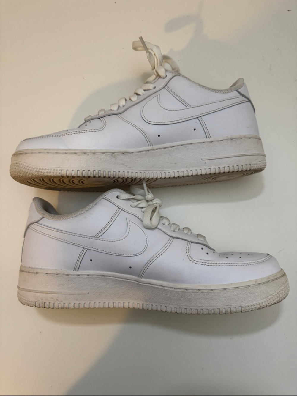 Nike Men’s Air Force 1 White Low-Top Leather Sneakers / Men’s 9.5 - Picture 2 of 6